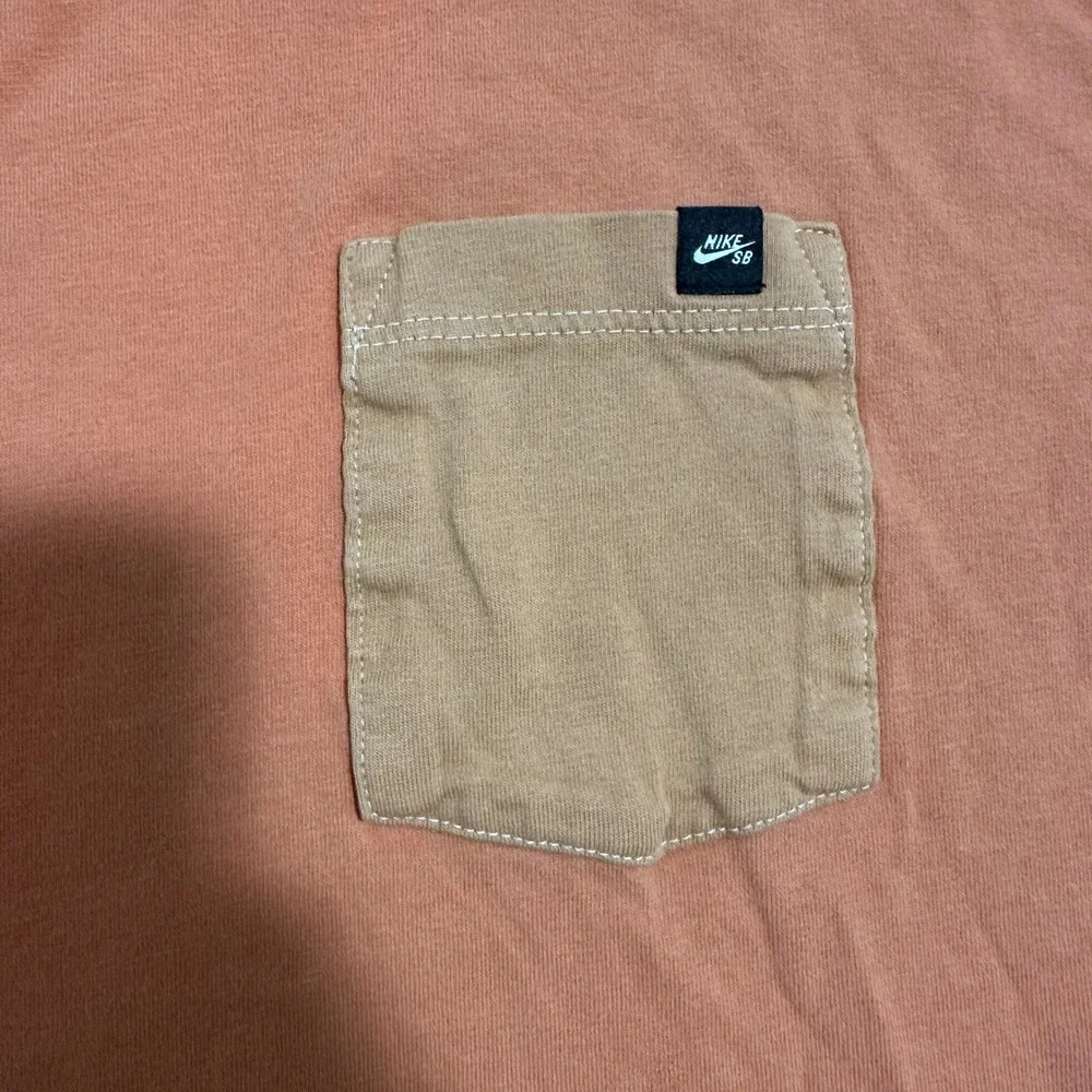 The Nike Tee Crew-Neck T-Shirt Short Sleeve Loose Fit Orange‎ Mens Size S